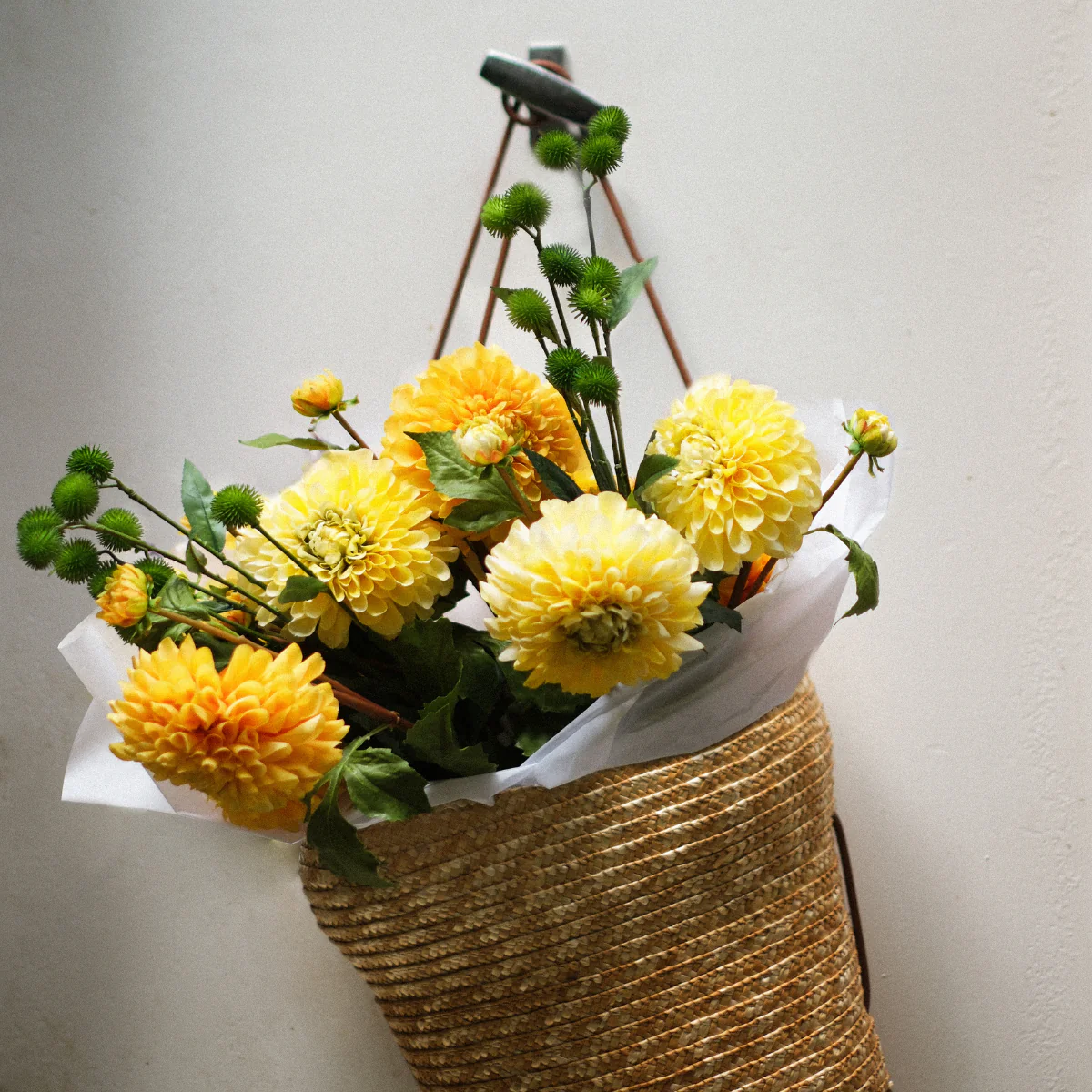 Tige de Dahlia avec bourgeon - Image 9